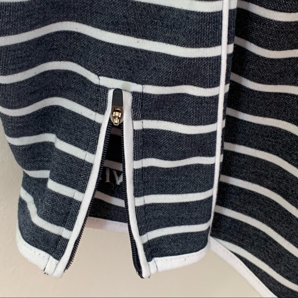 Orvis Women’s Quarter Zip Pullover Sweatshirt - Picture 5 of 10